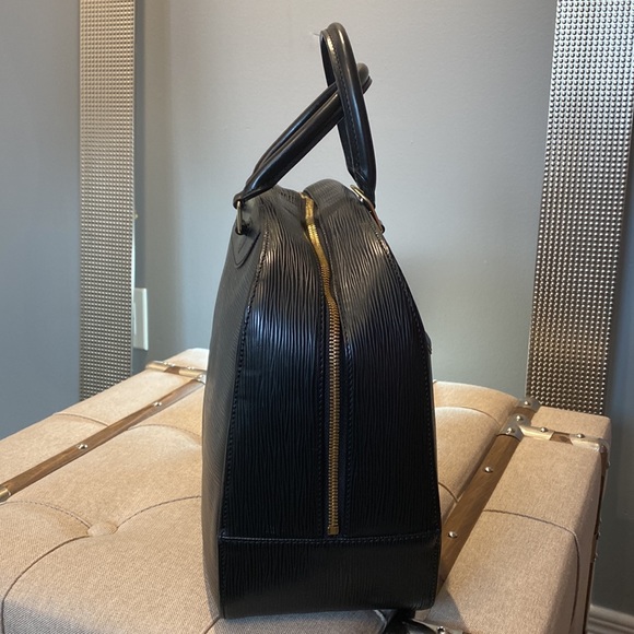 Louis Vuitton Deauville Epi Black Leather - Picture 6 of 13